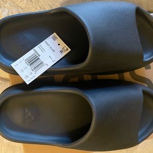 Mens Yeezy Black ONYX slide size 9
